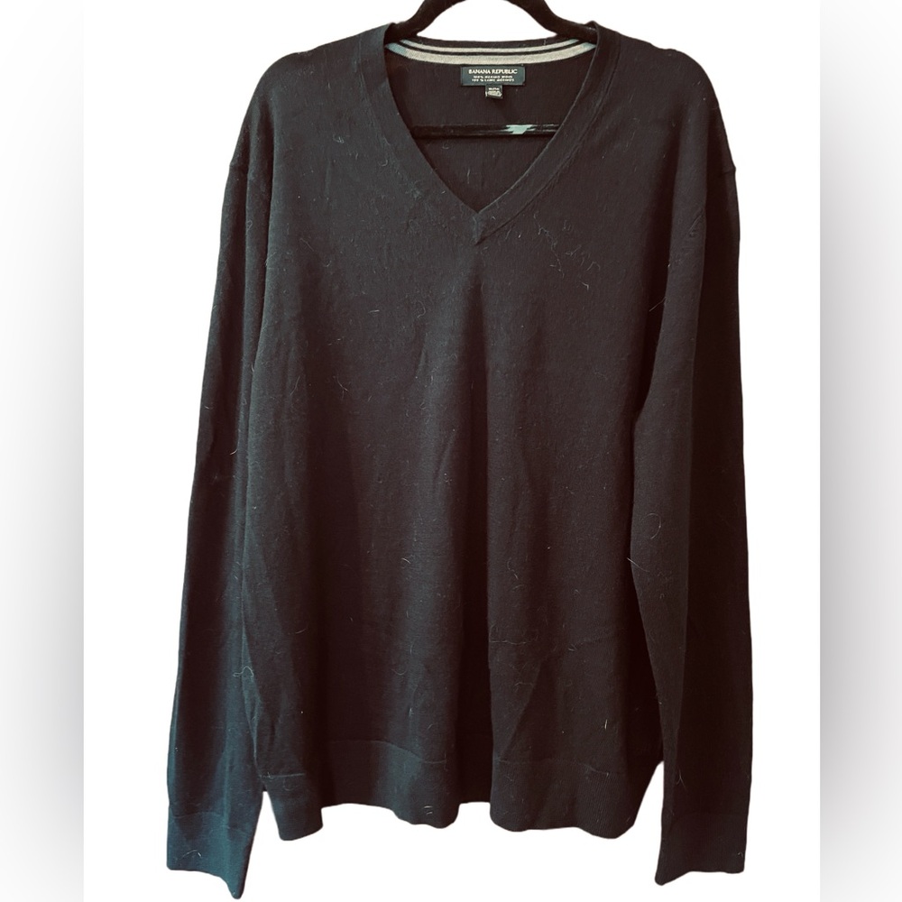 Men's (Deep Black) V-Neck Merino Sweater